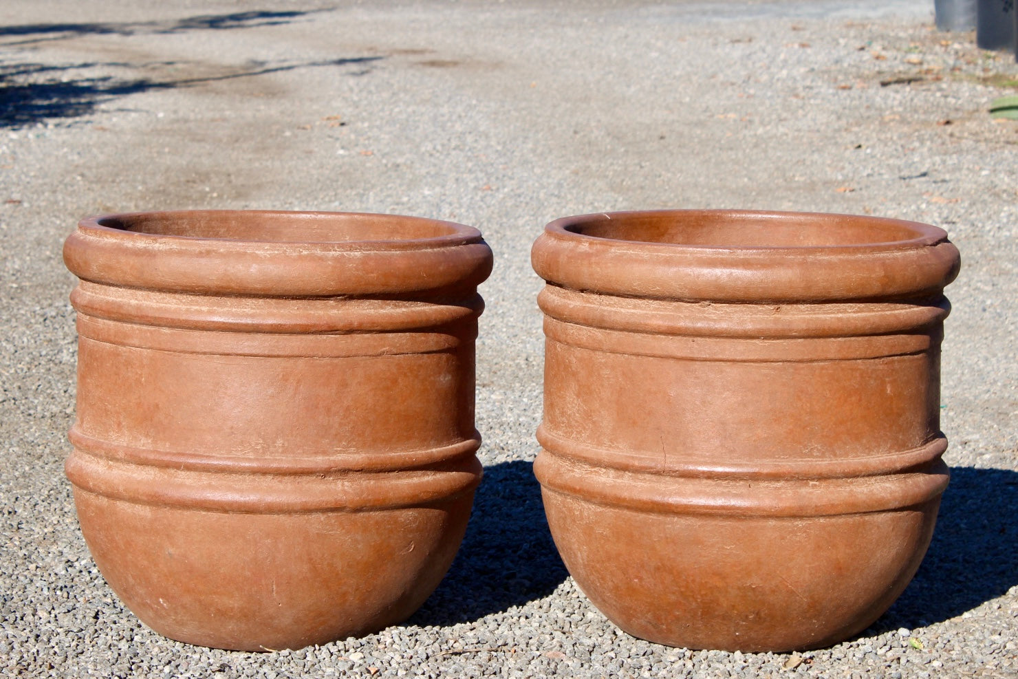 Classic Terracotta Pot with Horizontal Design